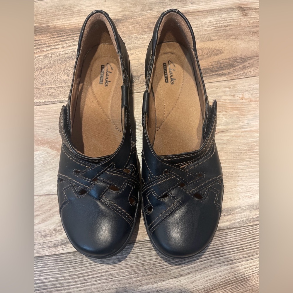 Clark’s Women’s Shoes Size 8 N Crisscross Weaved Straps Black Leather Flats